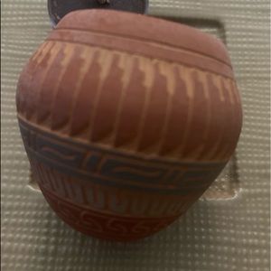 Indian Navajo pottery sold